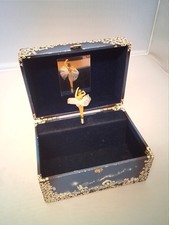 VINTAGE MUSICAL BALLERINA