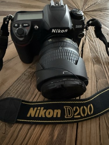 Nikon d200 camera with - nikon, flash