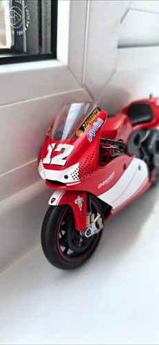 Troy bayliss ducati - troy,