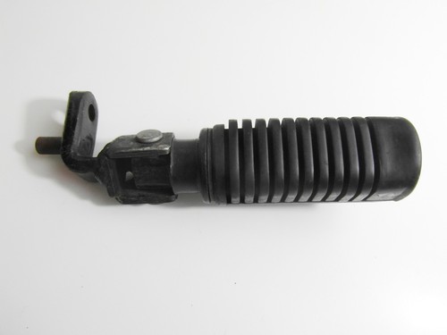 Footrest holder detent front