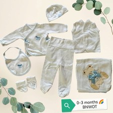 Newborn Neutral Baby 7 Piece Set 0-3 Months baby clothes - BNWOT ?