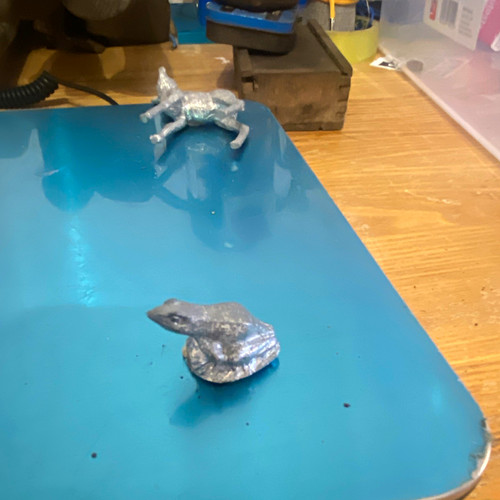 Small metal frog ornament - small,