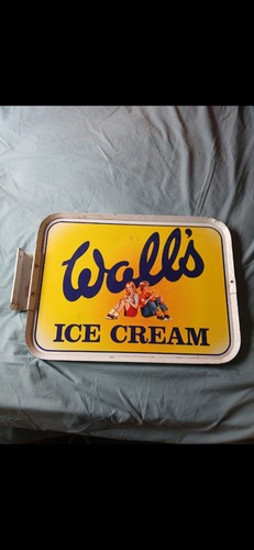 Vintage 1970 walls - vintage, cream