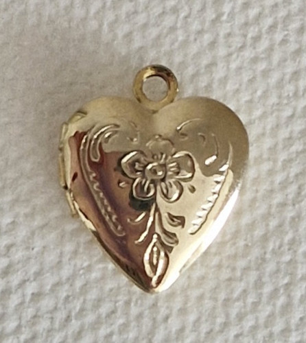 Vintage gold tone heart - vintage, locket