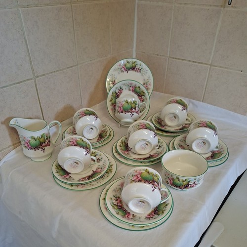 Royal albert village - royal, green