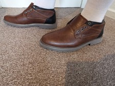 Brown Leather Men's Shoes Casual, Spring and Winter Season. Size uk 8. NO Laces!
