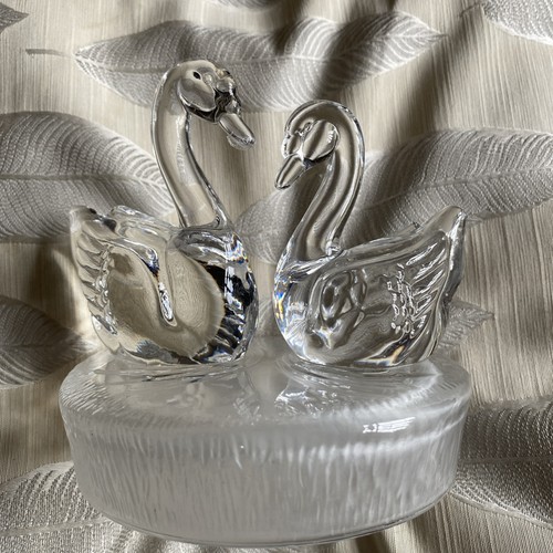 Swan signet figurines - &,