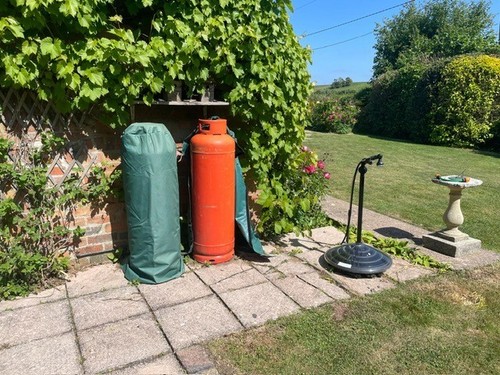 New 47kg gas - bottle, covers