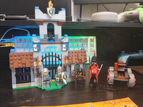 Lego castle 70402 gatehouse - lego,