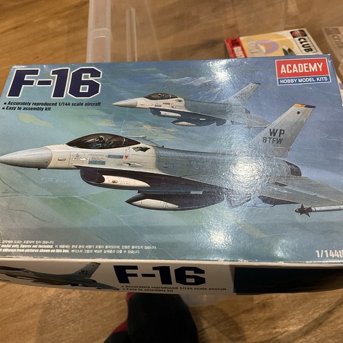 Academy 144 scale model - 1/144, kit