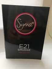 SIGMA BEAUTY E21 Mini/Travel Size Smudge  Brush.