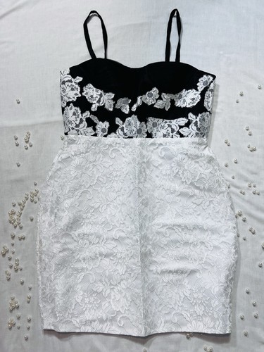 Black white short - &,