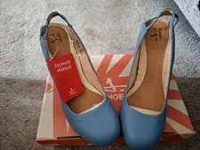 Pale blue leather, size 7