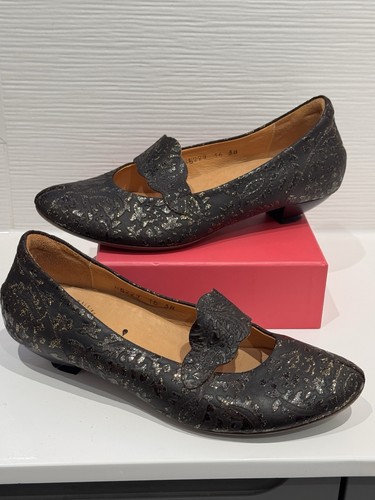 Think dark brown - think!, brown/gold