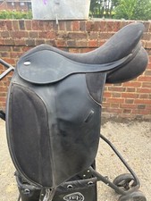 Thorowgood T4 17.5 inch Dressage Saddle Black Adjustable Gullet (currently wide)