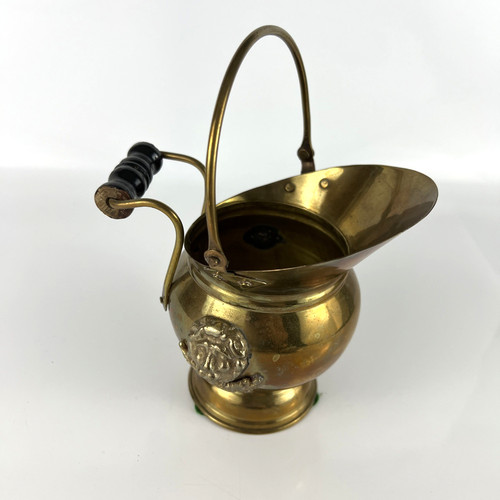 Vtg brass coal bucket lion - brass,