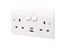 MK K2766WHI 2 Gang 13a + 1 x