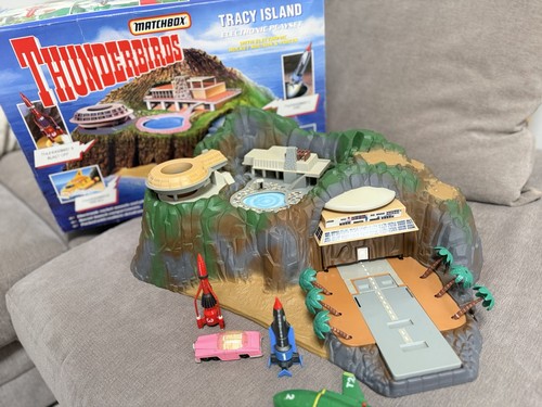 Matchbox thunderbirds tracy - matchbox,