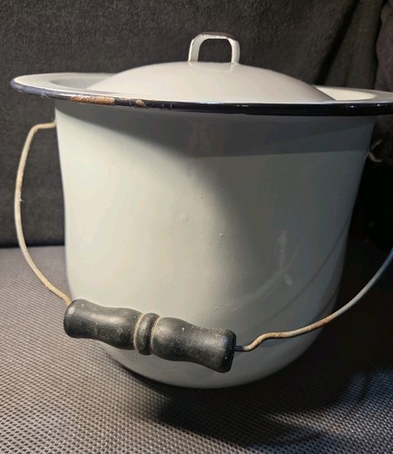 Vintage white enamel chamber - white,