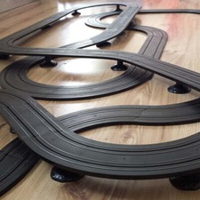 Micro Scalextric 1:64 Track Layout FITS UNDER A BED With Lap Counter