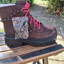 Uggs Women's Brisbane Lace Up