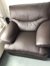 BROWN LEATHER RECLINER CHAIR