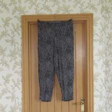 Primark black white tapered