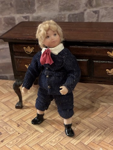 Dolls house scale - house,