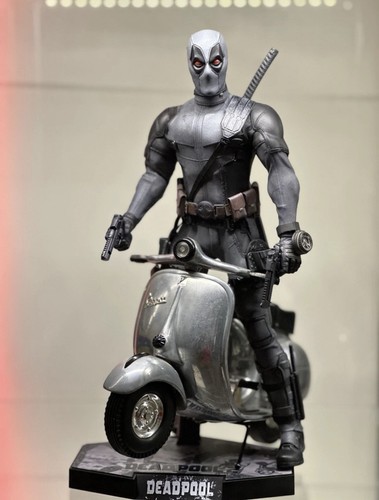 Hot toys deadpool customised - toys, (customised