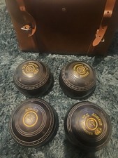 4 Almark Commander Size 6 M Lawn Green Bowls with Carry Case