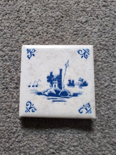 Blue and cream delft style - blue,