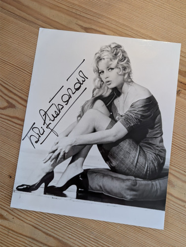 Genuine hand signed 10x8