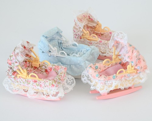 Sylvanian baby cot - cot, ornate