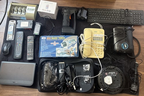 Job lot electrical items - job, of