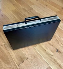 Mid century Vintage Samsonite Black Hard Shell attaché Briefcase - no key.