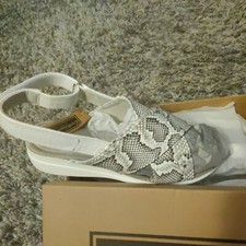 ladies cushion walk sandals