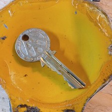 1921 Automobile Association AA members emergency box key no.251795            