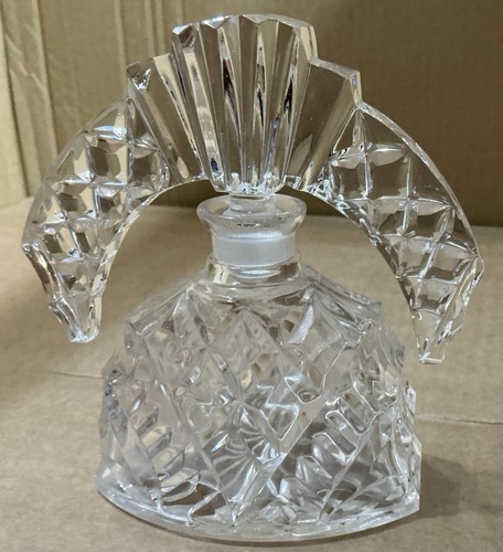 Vintage art deco - style, cut