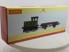 Hornby R30012 Ruston 48DS 4wDM shunter "Qwag" GCR green w/flat wagon. Immaculate