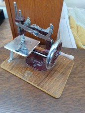 Vintage Essex Minature Sewing Machine  - 1950s - Full Working Order 