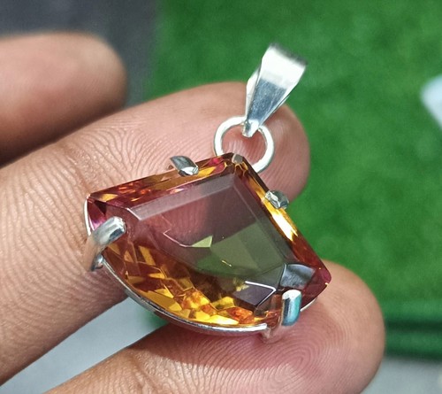 Color changing zultanite - color,