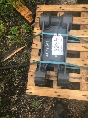 Volvo ec140 bucket link - volvo,