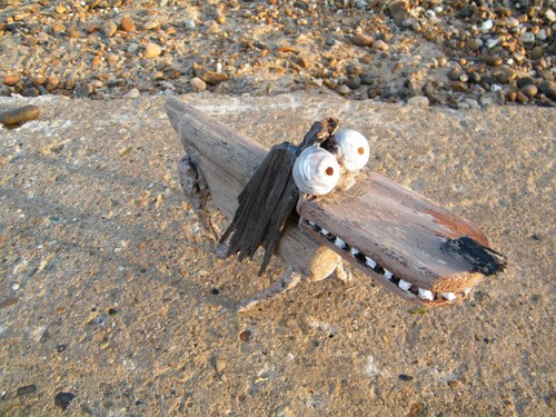 Little bazz driftwood dog - little,
