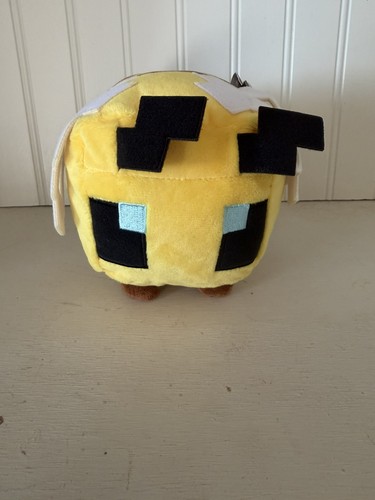Nwt minecraft mojang plush bee - nwt,