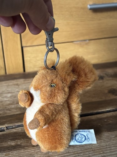 Squirrel nutkin keyring - squirrel,