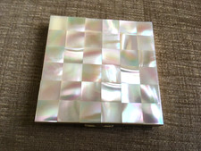VINTAGE NEW LIGHT MOTHER OF PEARL POWDER COMPACT COMPLETE IN MINT CONDITION