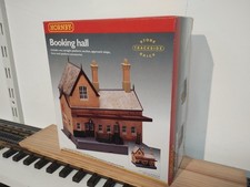 Hornby (OO) R8007 Booking Hall Plastic Building.