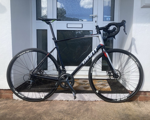 Giant defy road bike - (aluxx),