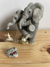 Tuskers 90856. Love Is My Hero. 2000 Elephant figurine Pre-owned