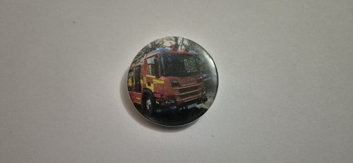 Fire engine pin badge - engine,